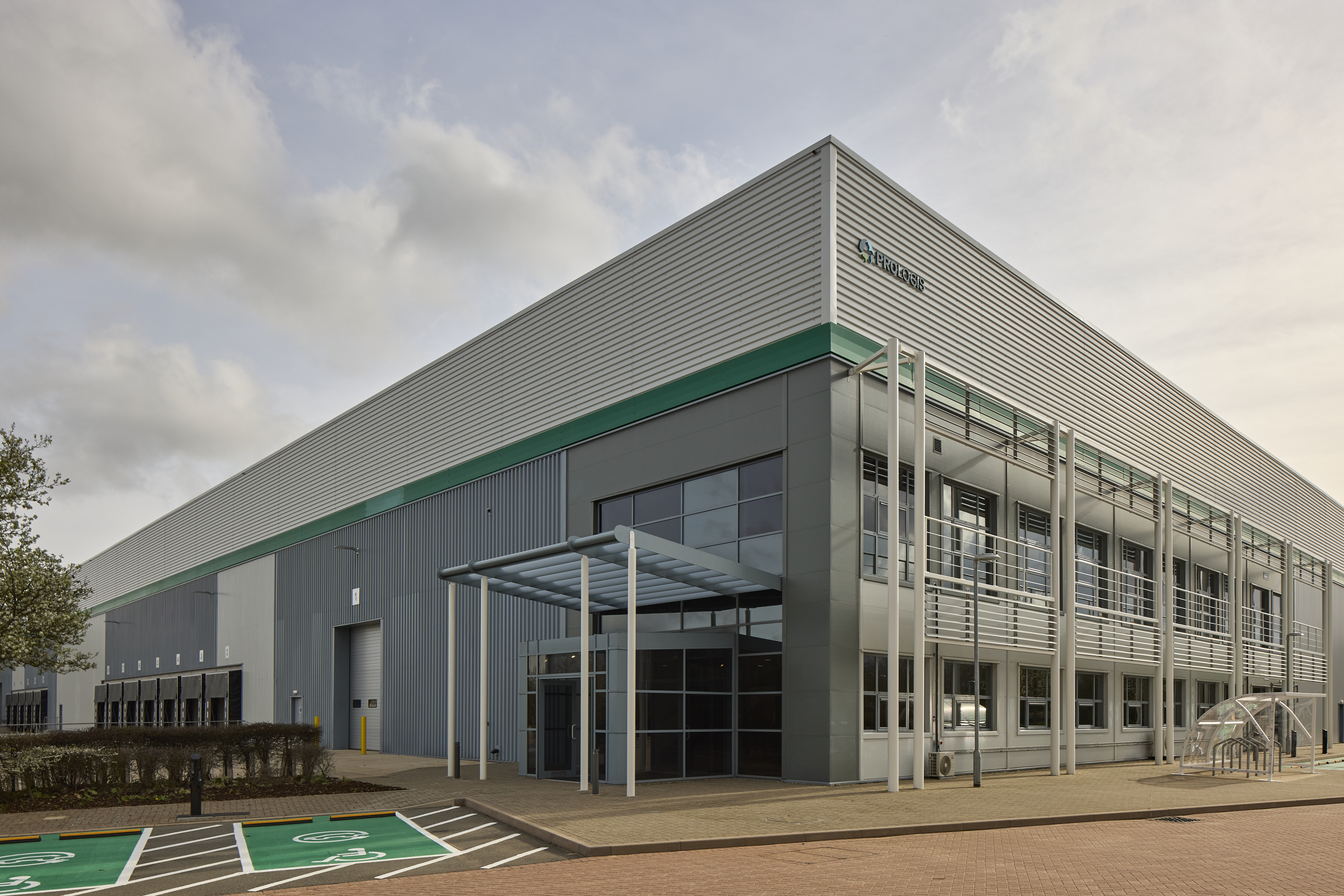 Ground level shot of Prologis Park Kettering DC4