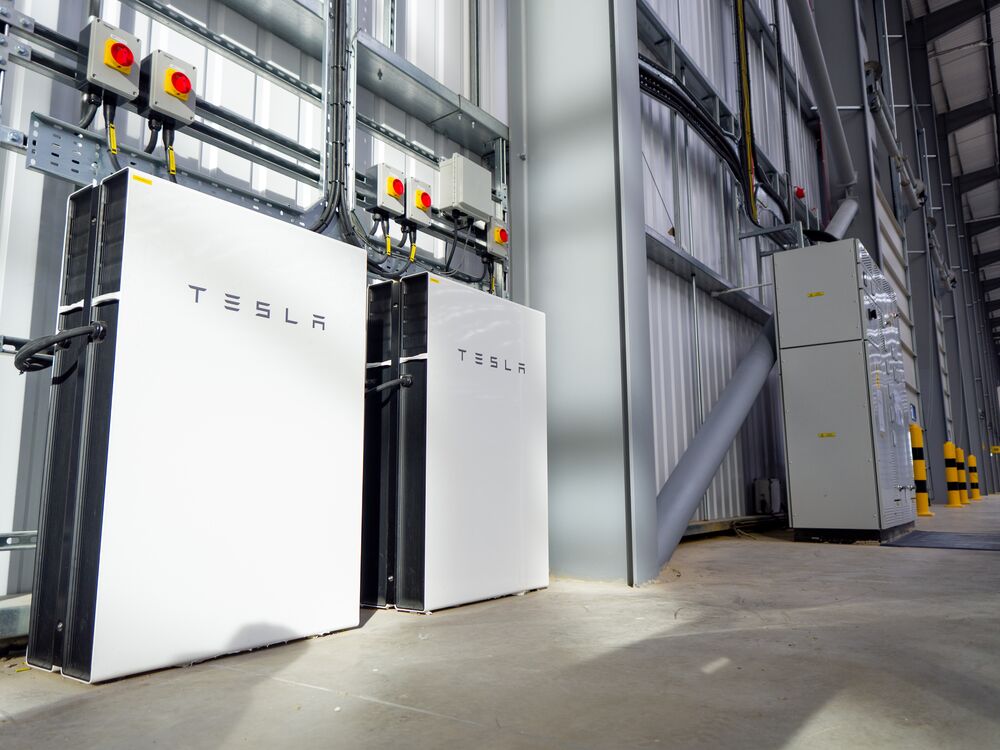 Tesla battery storage at Prologis Park Pineham DC7